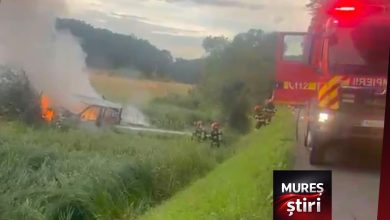 incendiu-in-localitatea-dedrad:-o-autoutilitara-a-luat-foc,-doua-persoane-au-suferit-arsuri