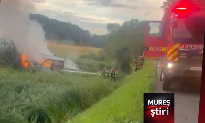 incendiu-in-localitatea-dedrad:-o-autoutilitara-a-luat-foc,-doua-persoane-au-suferit-arsuri