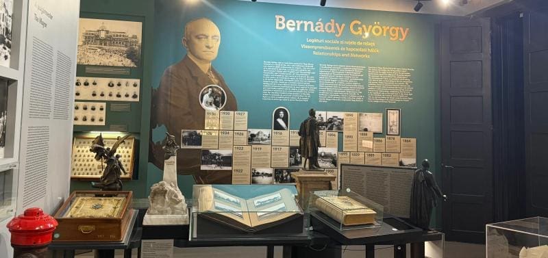expozitia-„bernady-gyorgy.-legaturi-sociale-si-retele-de-relatii”,-inca-poate-fi-vizitata-la-palatul-culturii-din-targu-mures