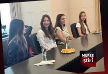 excelenta-in-educatie:-absolventele-de-nota-10-din-mures,-premiate-la-institutia-prefectului