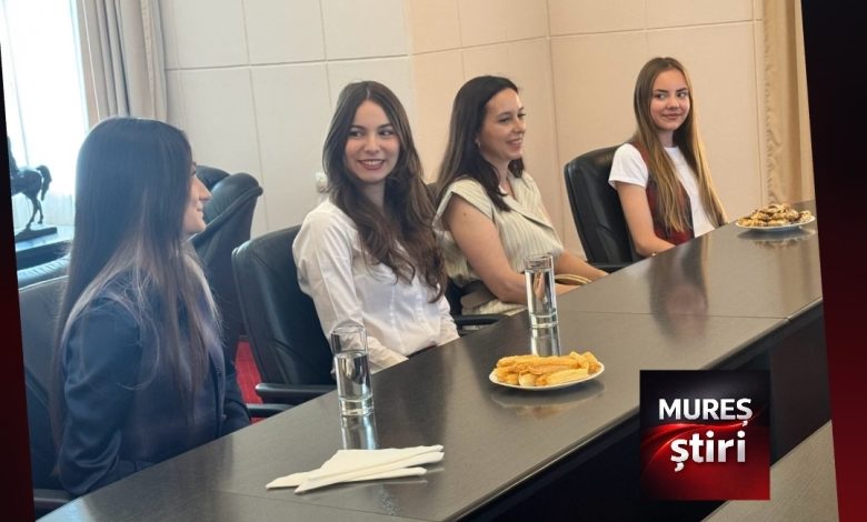 excelenta-in-educatie:-absolventele-de-nota-10-din-mures,-premiate-la-institutia-prefectului