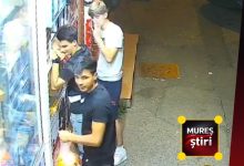 video-|-„azi-un-ou,-maine-un-bou”-tineri-surprinsi-cand-furau-mingi-la-targu-mures.-haideti-sa-i-facem-„vedete”-si-sa-ajutam-politia!