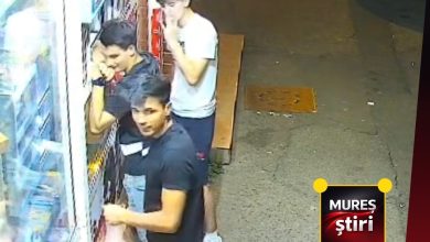 video-|-„azi-un-ou,-maine-un-bou”-tineri-surprinsi-cand-furau-mingi-la-targu-mures.-haideti-sa-i-facem-„vedete”-si-sa-ajutam-politia!