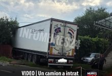 video-|-accident-rutier,-pe-dn15,-in-valenii-de-mures:-un-camion-a-intrat-in-curtea-unui-imobil!