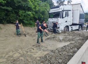 update-dn1-este-blocat-la-breaza-din-cauza-aluviunilor
