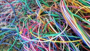 covasna:-peste-300-tone-de-deseuri-voluminoase,-textile-si-electronice-colectate-de-la-populatie
