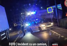 foto-|-camion-incarcat-cu-stupi-de-albine,-blocat-in-acatari.-trafic-ingreunat-in-urma-incidentului-rutier