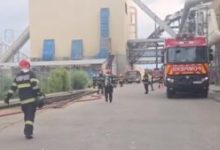 o-explozie-urmata-de-incendiu-a-avut-loc-in-aceasta-dimineata-la-o-hala-a-unei-fabrici-de-produse-din-lemn-din-municipiul-brasov