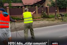 foto-|-adio,-„stalpi-comunisti”!-sancraiu-de-mures-scapa-de-o-relicva-urbana-dupa-35-de-ani