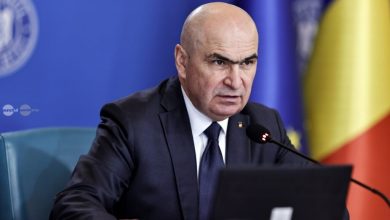 bolojan:-romania-formeaza-anual-7000-de-medici,-dar-numai-1.500-ajung-sa-fie-angajati-in-sistemul-public