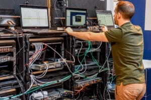 it-ul-ramane-cel-mai-bine-platit-domeniu,-cu-un-salariu-mediu-de-8.000-de-lei