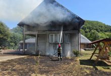 interventie-a-pompierilor-la-casva.-au-ars-150-mp-dintr-o-casa