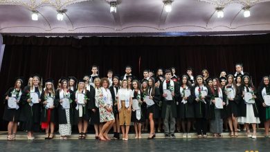 foto-generatia-luminii.-cea-de-a-25-a-promotie-a-scolii-postliceale-dimitrie-cantemir,-sarbatorita