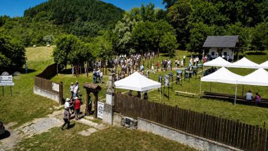reintalnire-emotionanta-la-bezidul-nou:-comunitatea-isi-pastreaza-vie-mostenirea