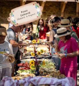 cosuri-cu-alimente,-pregatite-pentru-turisti-la-picnicul-cultural-gustul-cetatii,-la-saptamana-haferland-2026