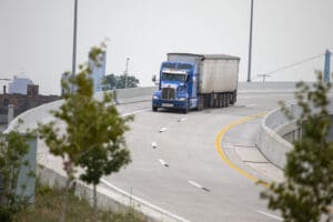 transportatorii-romani-avertizeaza-asupra-unui-exod-al-soferilor-de-camion