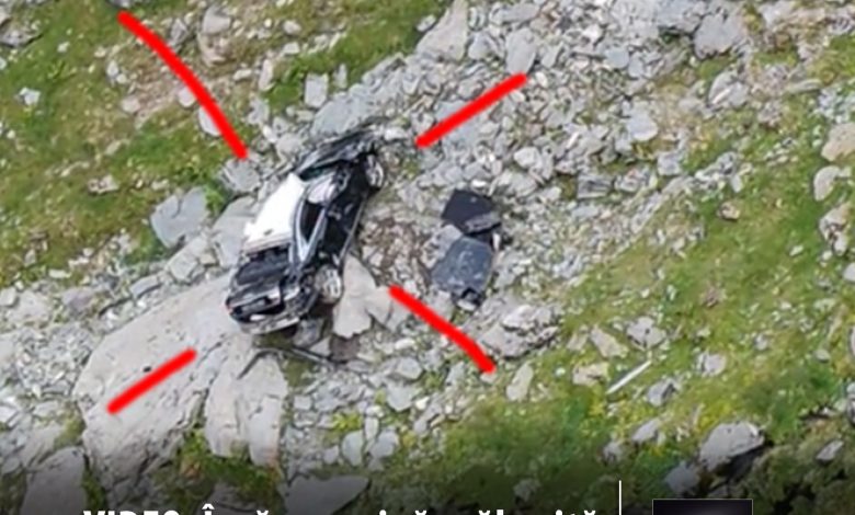 video:-inca-o-masina-prabusita-in-rapa-pe-transfagarasan!-este-al-doilea-incident-de-acest-fel-de-la-deschiderea-drumului-din-acest-an