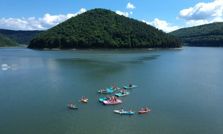 noapte-de-aventura-pe-apa,-organizata-de-kayaking-zetea