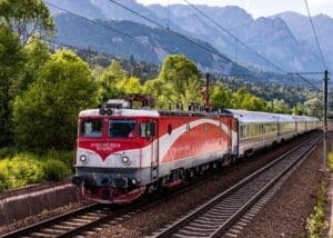 circulatia-trenurilor-este-afectata-intre-aiud-si-halta-unirea,-in-urma-ruperii-firului-de-contact,-informeaza-compania-cfr-sa