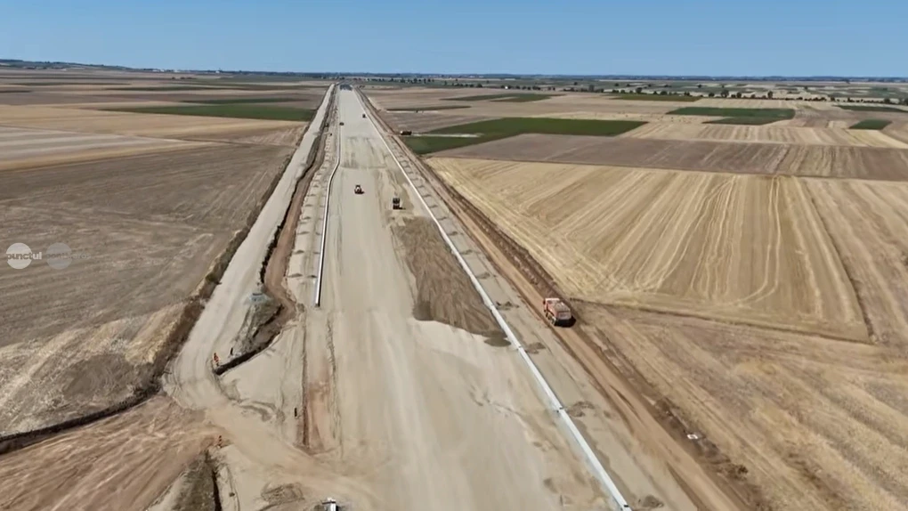 premiera-pe-autostrada-transilvania:-o-portiune-de-3-kilometri-de-pe-a3-va-putea-fi-folosita-ca-pista-pentru-avioane