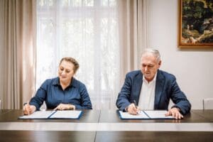 cj-mures-a-semnat-un-contract-de-4,6-milioane-lei-pentru-construirea-unui-sens-giratoriu-la-aeroportul-transilvania