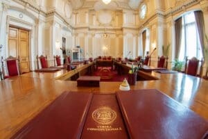ccr-a-amanat-dezbaterile-asupra-sesizarilor-privind-noua-lege-a-integritatii