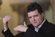 nicusor-dan-blocheaza-din-nou-sapte-hidrocentrale,-inclusiv-cea-de-la-rastolita