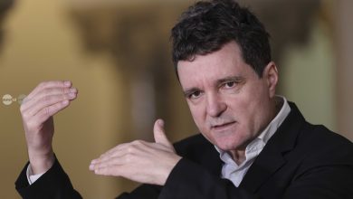 nicusor-dan-blocheaza-din-nou-sapte-hidrocentrale,-inclusiv-cea-de-la-rastolita