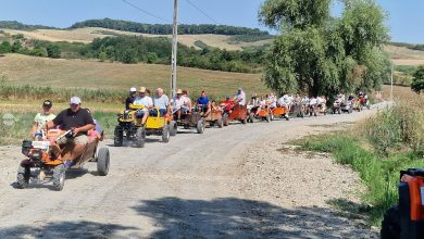 ziua-motocultorului-a-inceput-la-cotus.-parada-pe-roti,-concurs-de-indemanare-si-petrecere