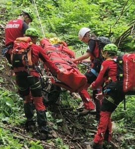 persoana-accidentata-pe-traseul-via-transilvanica,-in-zona-sovata