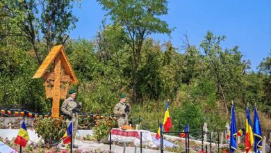 foto:-moment-solemn-in-satul-saniacob:-mormantul-eroilor,-sfintit-si-comemorat