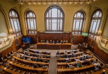 mii-de-consilieri-locali-si-judeteni,-pusi-sa-aleaga-azi-intre-mandat-si-jobul-de-la-stat
