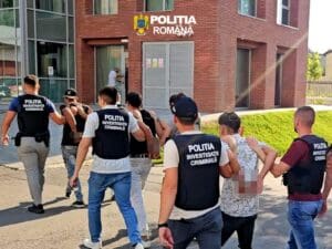 trei-frati-condamnati,-prinsi-in-italia-cu-concursul-politistilor-brasoveni