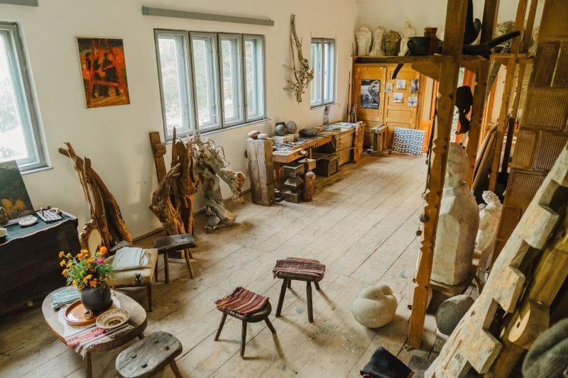o-zi-de-arta,-poveste,-muzica-si-evocare,-la-casa-atelier-ion-vlasiu-din-bistra-muresului