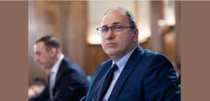 ministrul-interimar-al-educatiei-indeamna-profesorii-sa-participe-la-concursul-pentru-posturile-de-conducere
