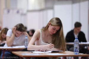 guvernul-interimar-ii-va-premia-pe-absolventii-care-au-obtinut-nota-10-la-evaluarea-nationala-si-la-bacalaureat