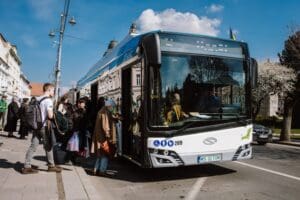opt-linii-scolare-circula-din-nou-in-targu-mures