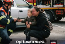 final-fericit!-copil-salvat-de-pompieri-dupa-ce-a-ramas-blocat-intr-un-autoturism,-la-sighisoara!