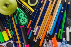 familiile-cu-posibilitati-materiale-reduse-pot-depune-cereri-pentru-achizionarea-de-rechizite