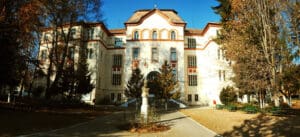 la-colegiul-„mihai-viteazul”-din-sfantu-gheorghe,-elevii-din-clasele-a-ix-a,-a-x-a-si-a-xi-a-fac-cursuri-exclusiv-online