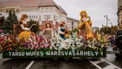 parada-masinilor-florale-a-adus-culoare-si-spectacol-pe-strazile-din-targu-mures