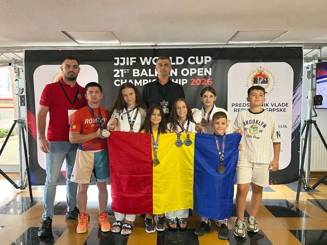 12-medalii-pentru-sportivii-mureseni-la-campionatul-balcanic-de-ju-jitsu-de-la-banja-luka