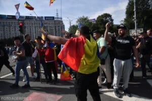 un-numar-de-47-de-persoane-participante-la-protestul-din-piata-victoriei-au-fost-conduse-la-sectiile-de-politie