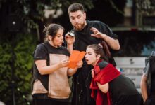 teatru-in-fata-blocului,-azi,-in-cartierul-tudor.-spectacol-de-teatru-gratuit