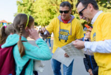 sute-de-copii-merg-zilnic-la-scoala-pe-jos,-prin-programul-pedibus,-in-sf-gheorghe-si-tg.-mures