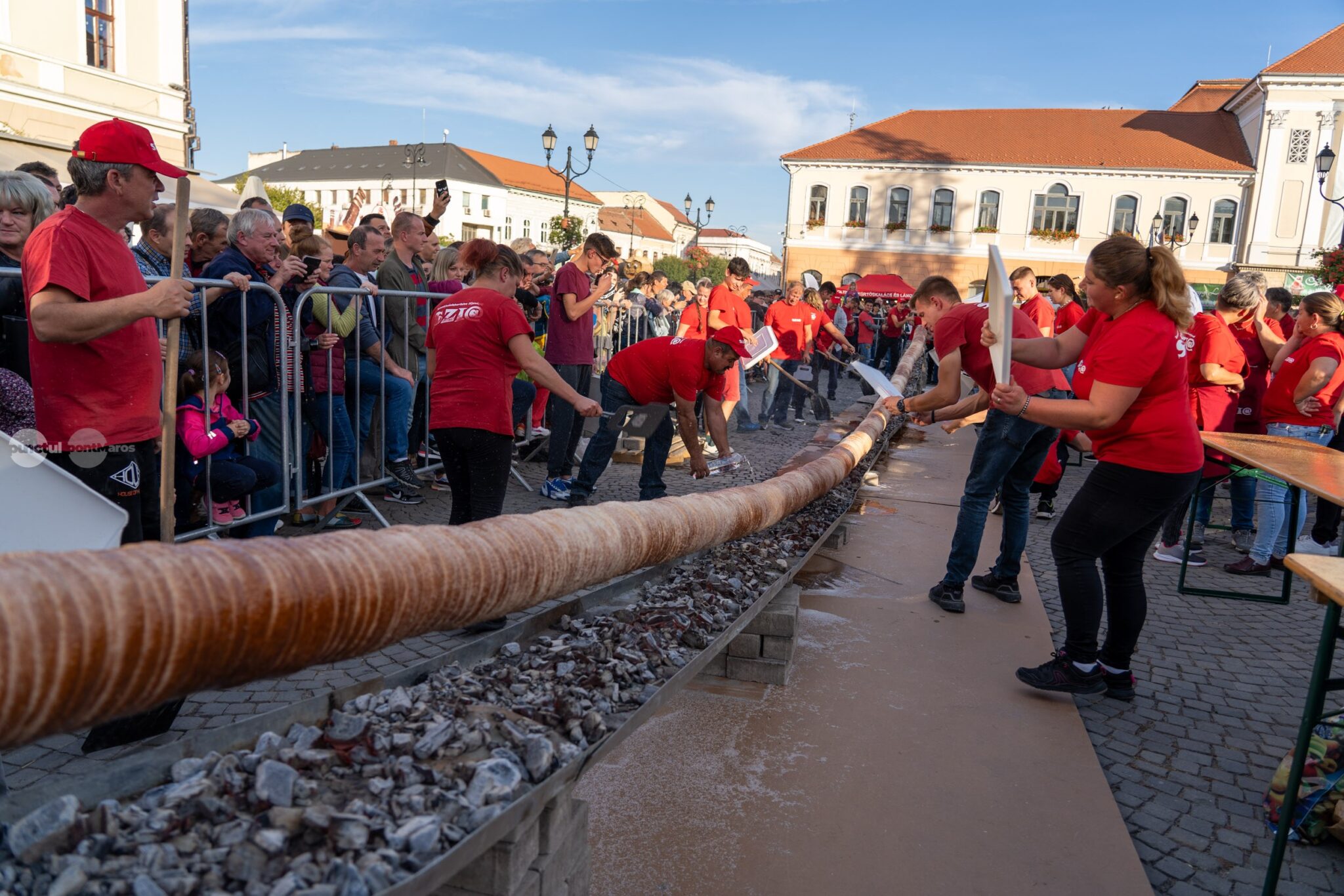 festivalul-kurtoskalacs-revine-la-sfantu-gheorghe.-trei-zile-dedicate-celebrului-cozonac-secuiesc