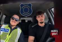 lectie-de-demnitate-in-mures:-doi-politisti-au-refuzat-o-mita-de-2.000-de-lei-si-au-denuntat-un-sofer-prins-cu-lemn-ilegal!
