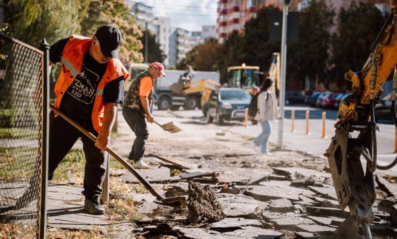primaria-targu-mures,-lucrari-de-reabilitare-a-trotuarului-din-oras:-„un-trotuar-aflat-intr-o-stare-proasta-este-neplacut-pentru-oricine”