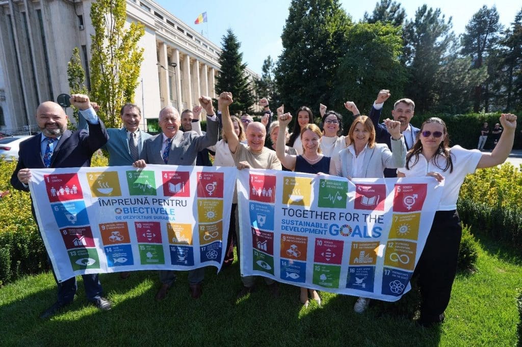 laszlo-borbely,-aproape-de-sdg-flag-day