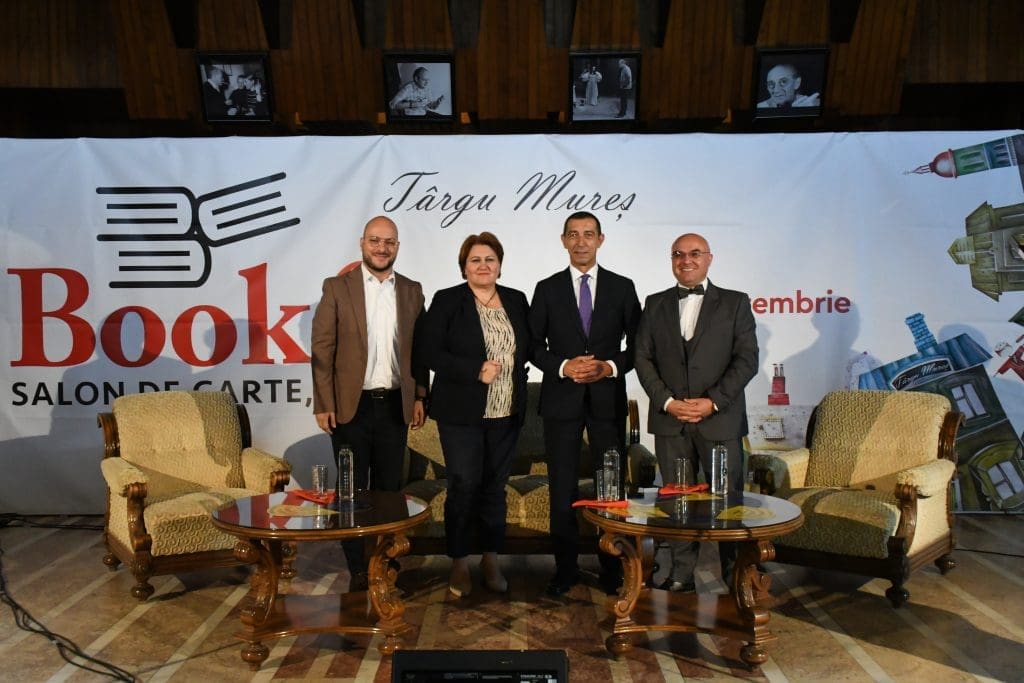 foto:-salonul-de-carte-bookfest-si-a-deschis-portile-la-targu-mures-azi,-24-septembrie-va-asteapta-peste-40.000-de-volume